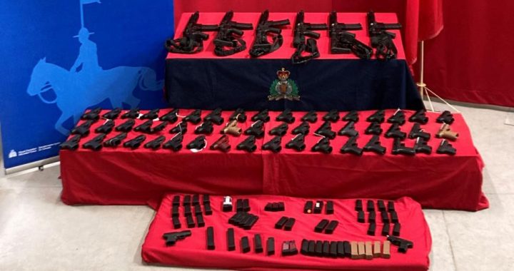 Armes à feu illégales saisies à la frontière canadienne par la GRC de Cornwall : un lavallois et un montréalais accusés